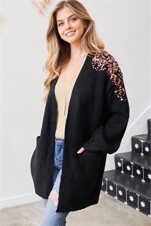 BLACK LONG RAGLAN SLEEVE WITH DETAILED SEQUINS SHOULDER AND FRONT POCKET RIBBED CARDIGAN